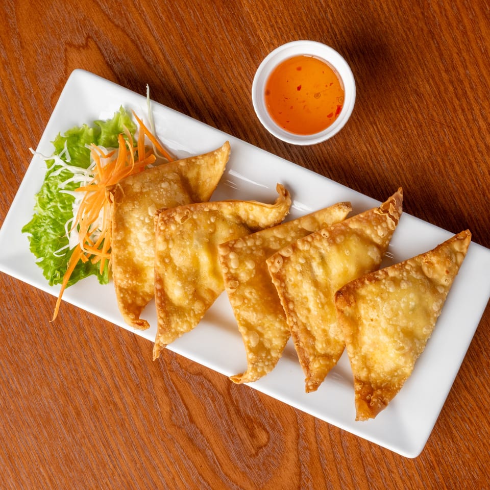 Crispy golden Thai fried wontons with shredded lettuce, carrots, and sweet chili dipping sauce.