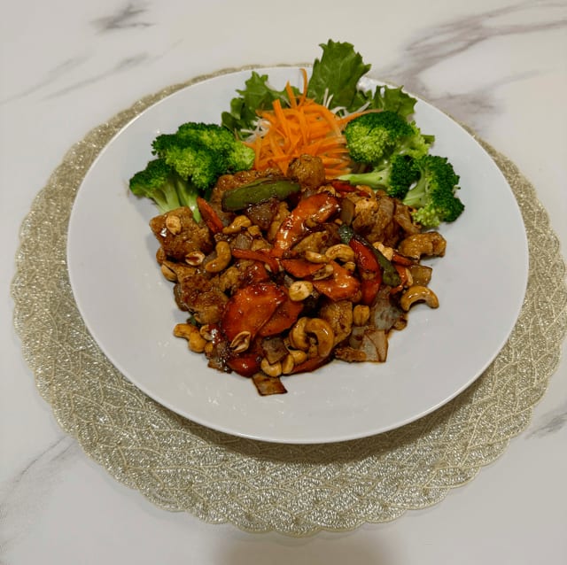 Bangkok Cashew Nut Chicken.