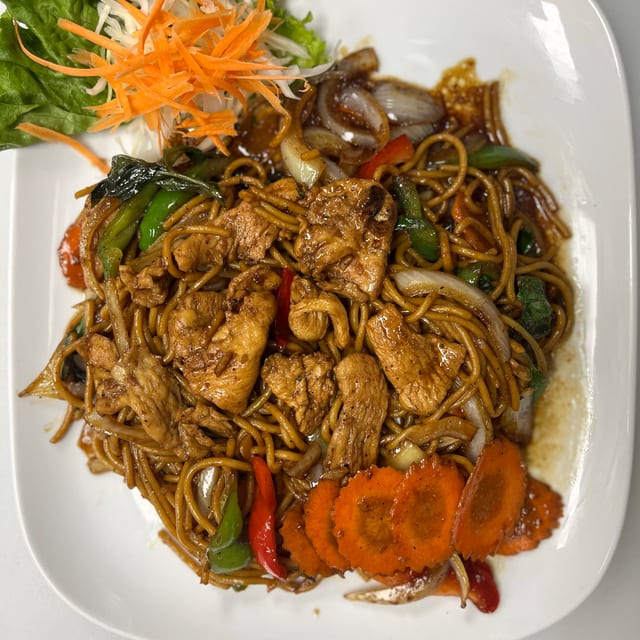 (L) Pad Kee Mao.