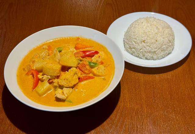 (L) Pineapple Curry 🌶️.