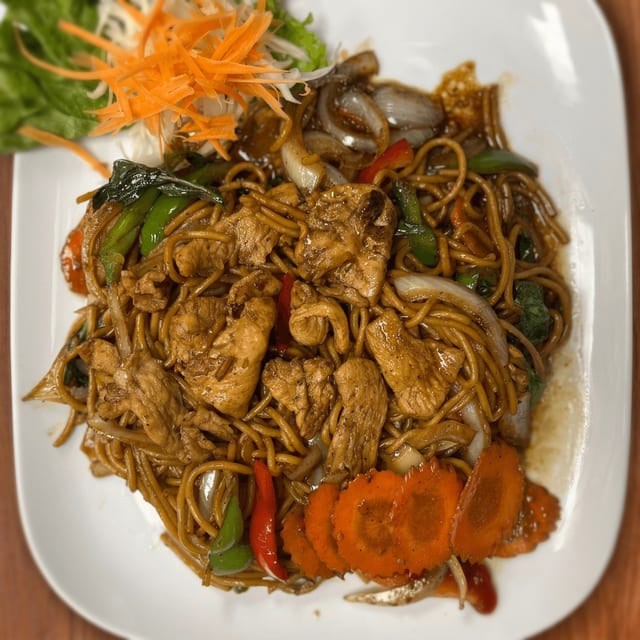 (L) Pad Kee Mao.